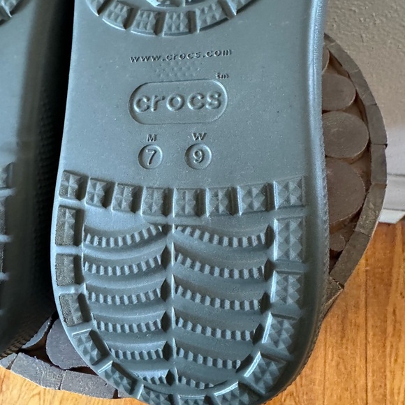 Crocs Iconic Comfort Slides Grey (M7) W9) NWOT - Picture 13 of 16